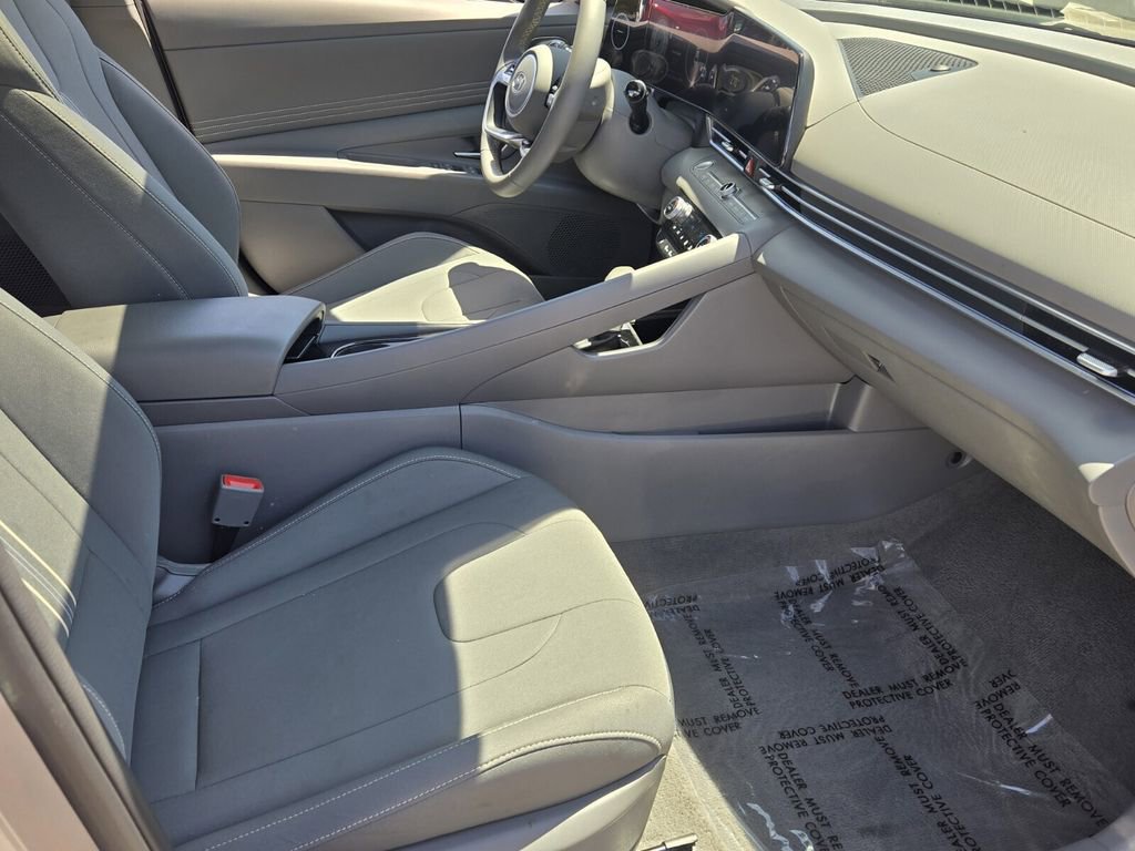 Certified 2025 Hyundai Elantra SEL FWD image 16