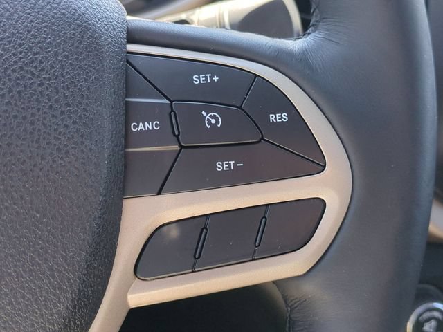 Used 2018 Jeep Cherokee Limited AWD/4WD image 17