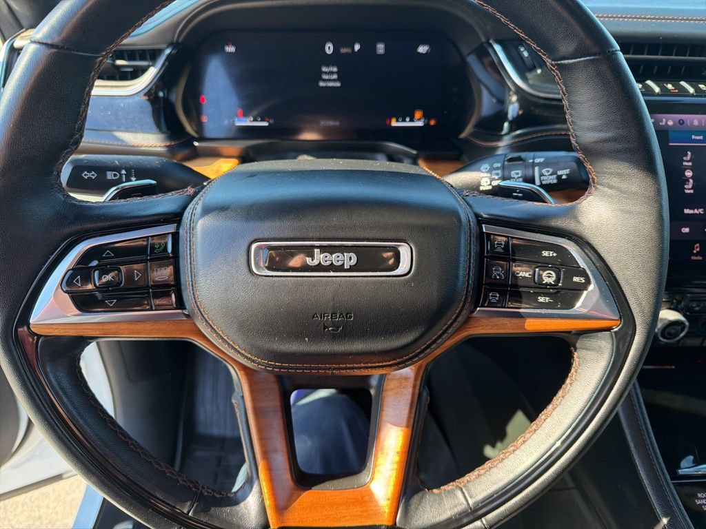 Used 2025 Jeep Grand Cherokee Summit AWD/4WD image 39