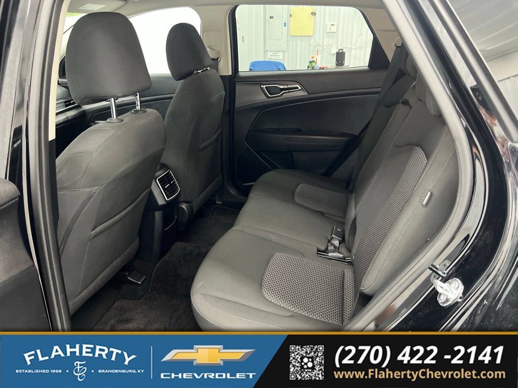 Used 2025 Kia Sportage LX FWD image 11