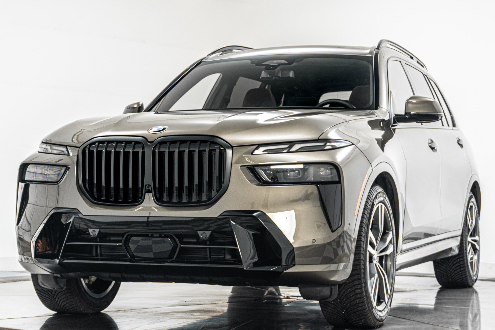 Used 2026 BMW X7 xDrive40i w/ M Sport Package AWD/4WD image 5