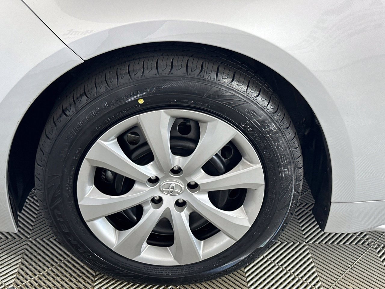 Used 2025 Toyota Corolla LE w/ Convenience Package FWD image 35