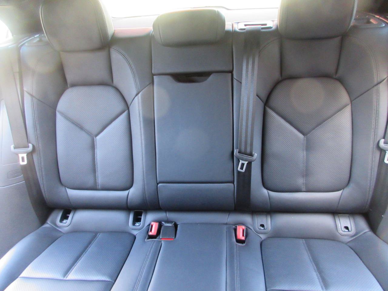 Used 2025 Porsche Macan w/ Premium Package Plus AWD/4WD image 44