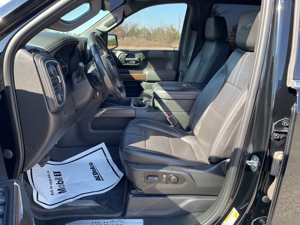 Used 2022 Chevrolet Silverado 1500 High Country w/ Technology Package image 11