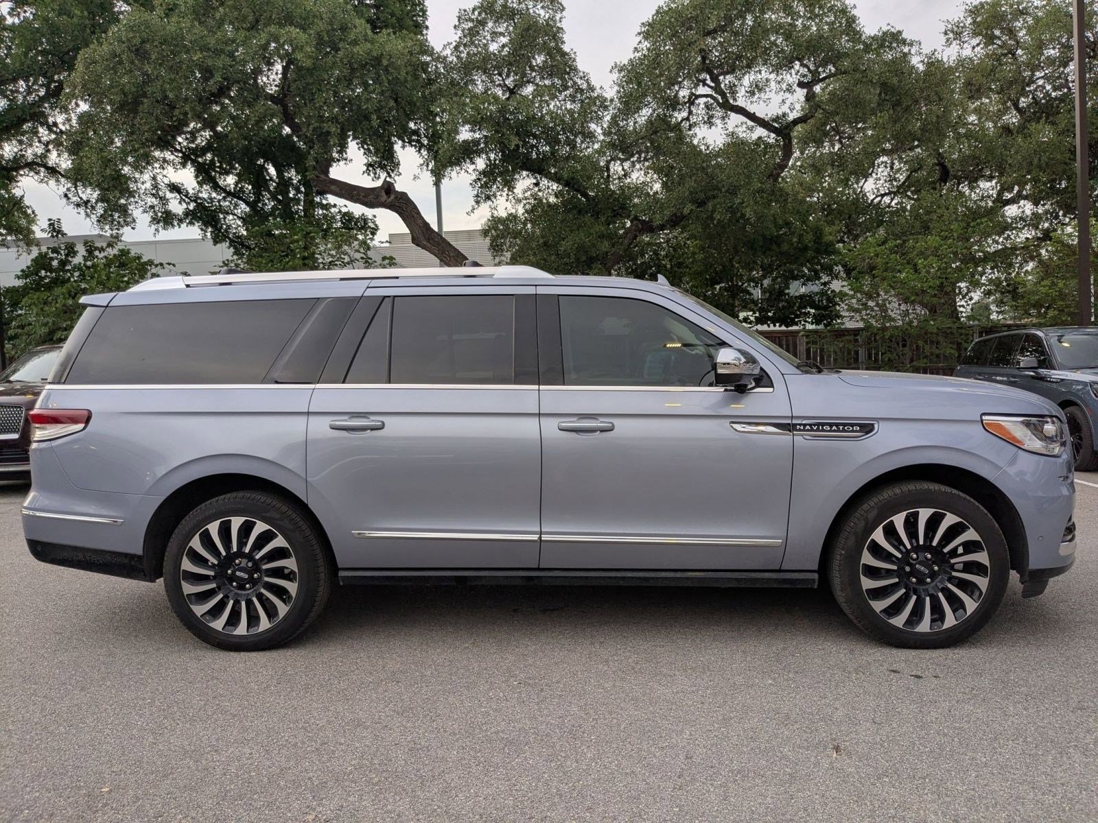 Used 2024 Lincoln Navigator L Black Label AWD/4WD image 2