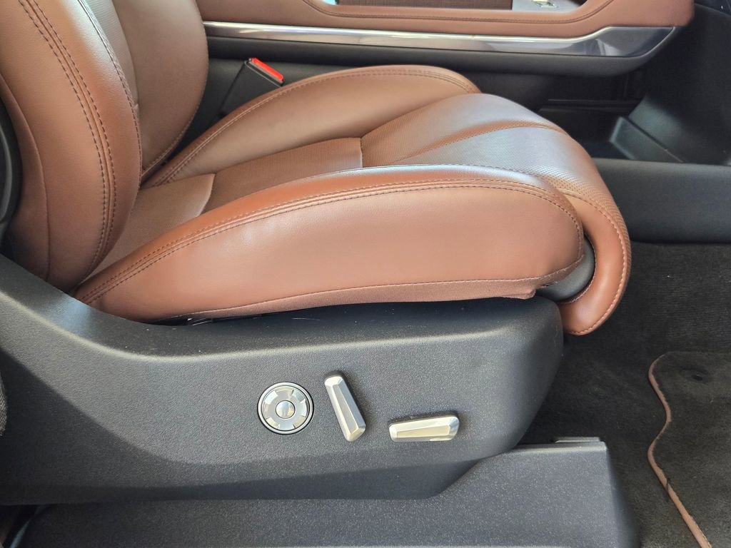 Used 2025 Lincoln Navigator Reserve AWD/4WD image 31