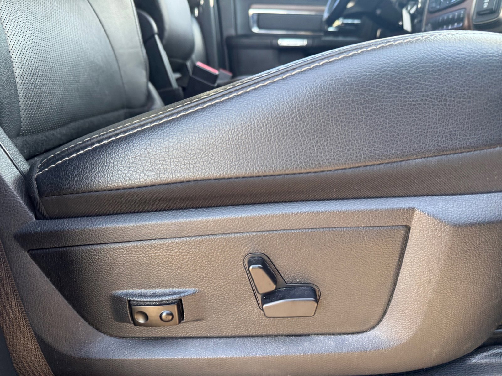 Used 2017 RAM 2500 Laramie image 30