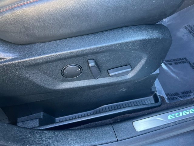Used 2020 Ford Edge Titanium w/ Equipment Group 301A AWD/4WD image 7