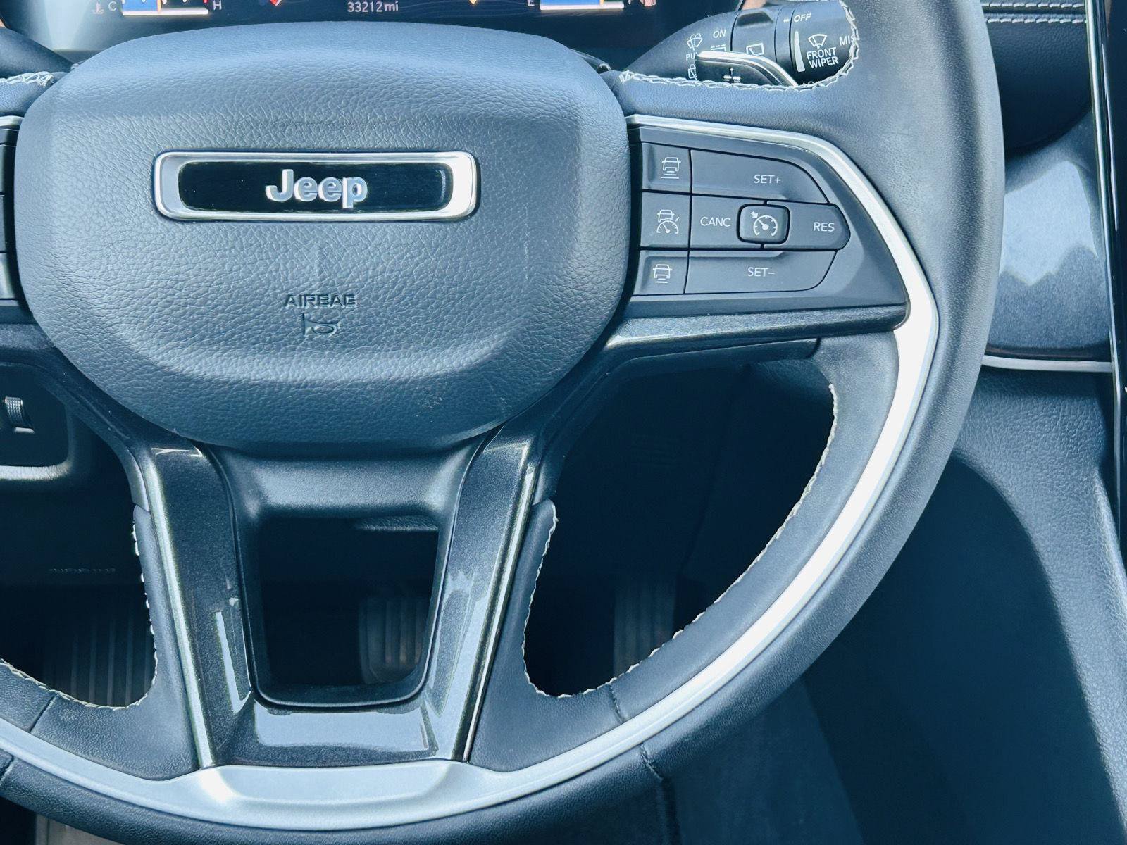 Used 2023 Jeep Grand Cherokee Altitude AWD/4WD image 18