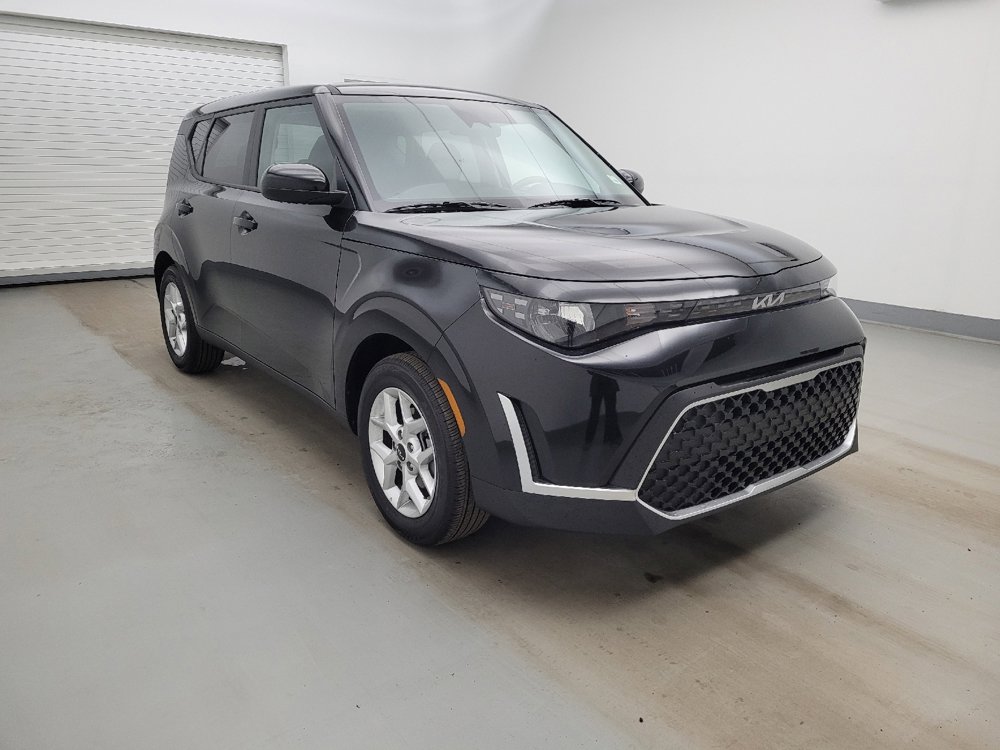 Used 2025 Kia Soul LX FWD image 13
