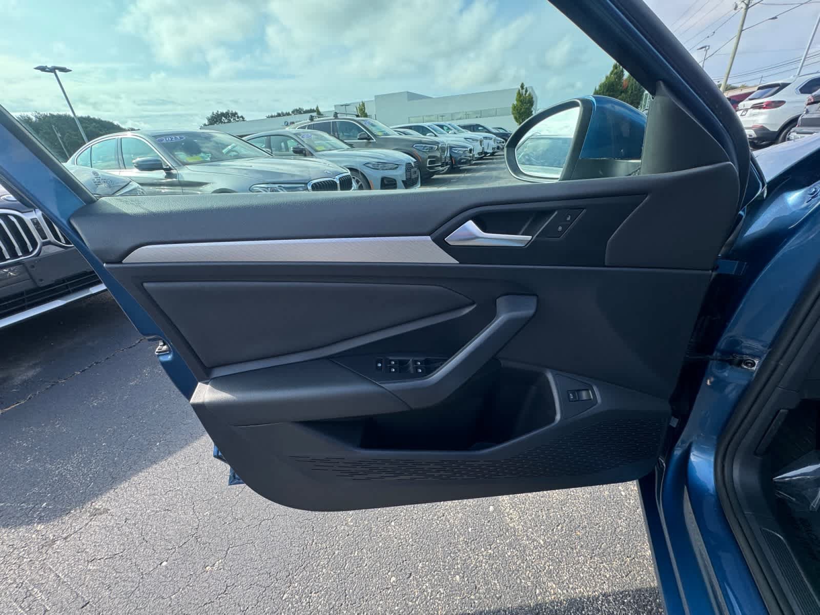 Used 2020 Volkswagen Jetta SE FWD image 24