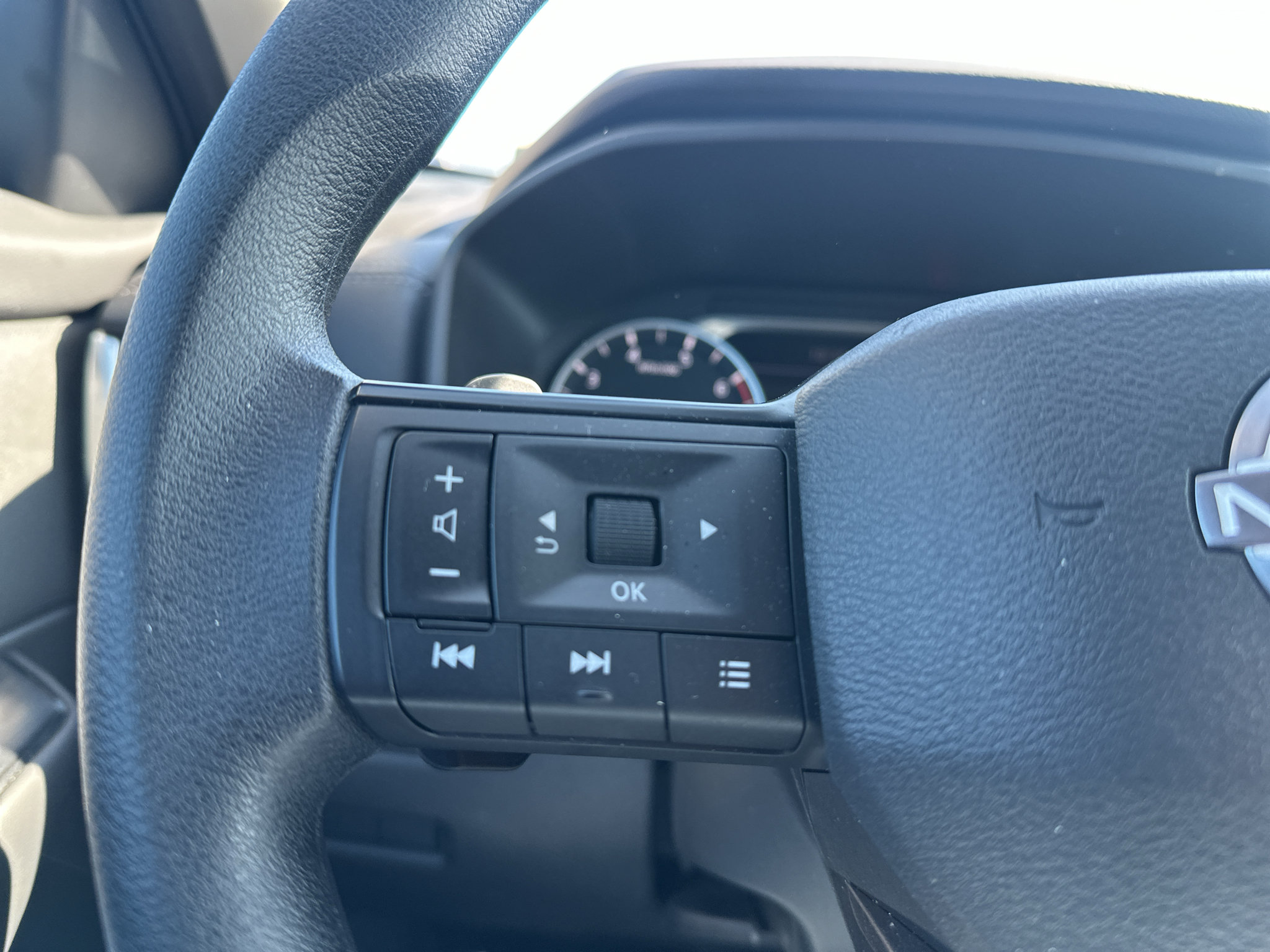 Used 2025 Nissan Rogue S AWD/4WD image 20