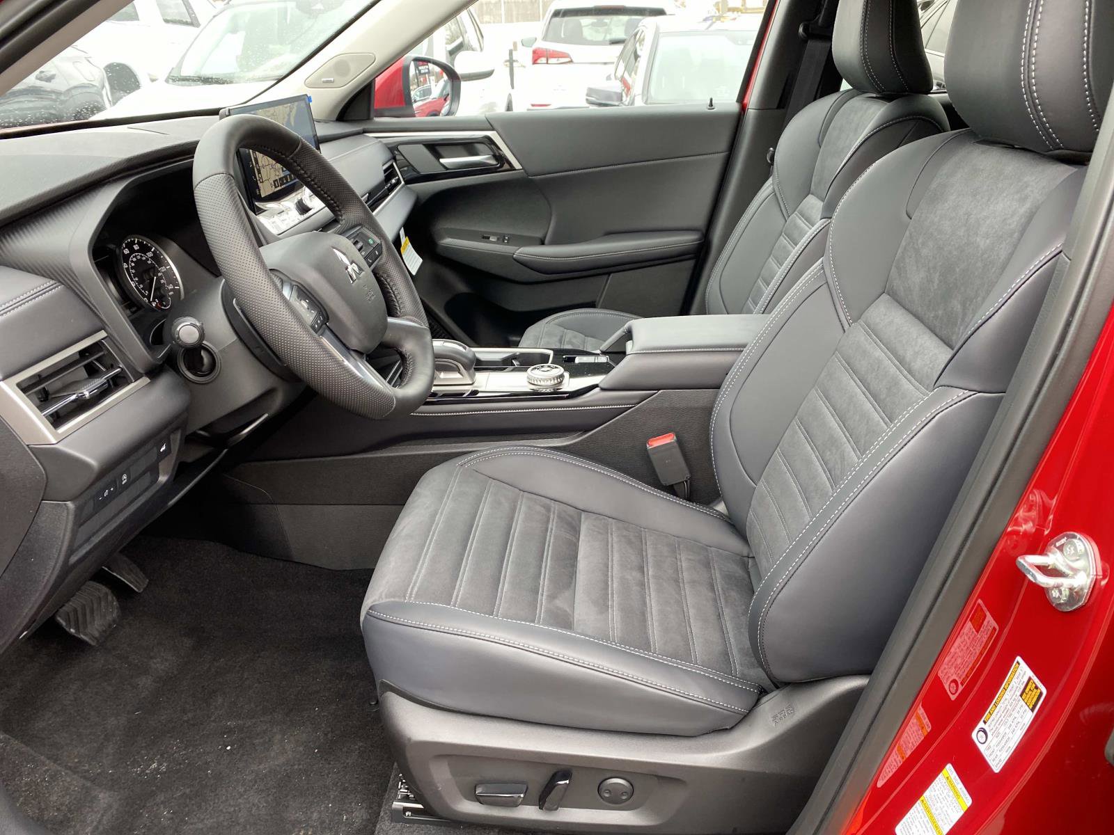 New 2026 Mitsubishi Outlander SE image 9