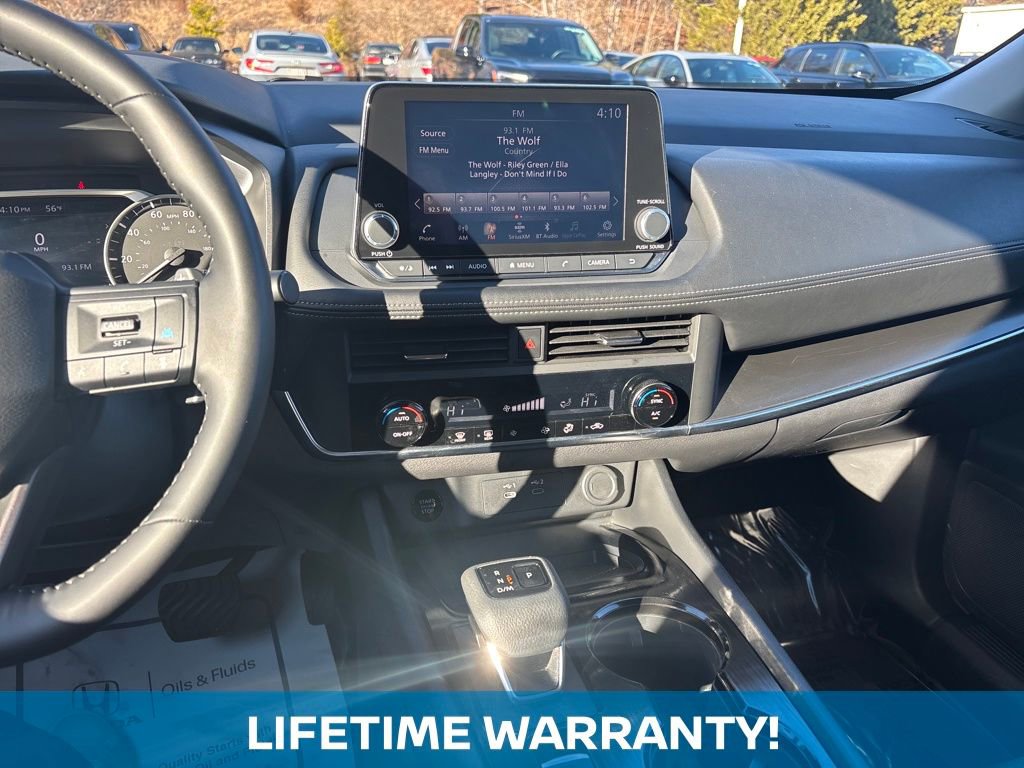 Used 2025 Nissan Rogue SV image 4