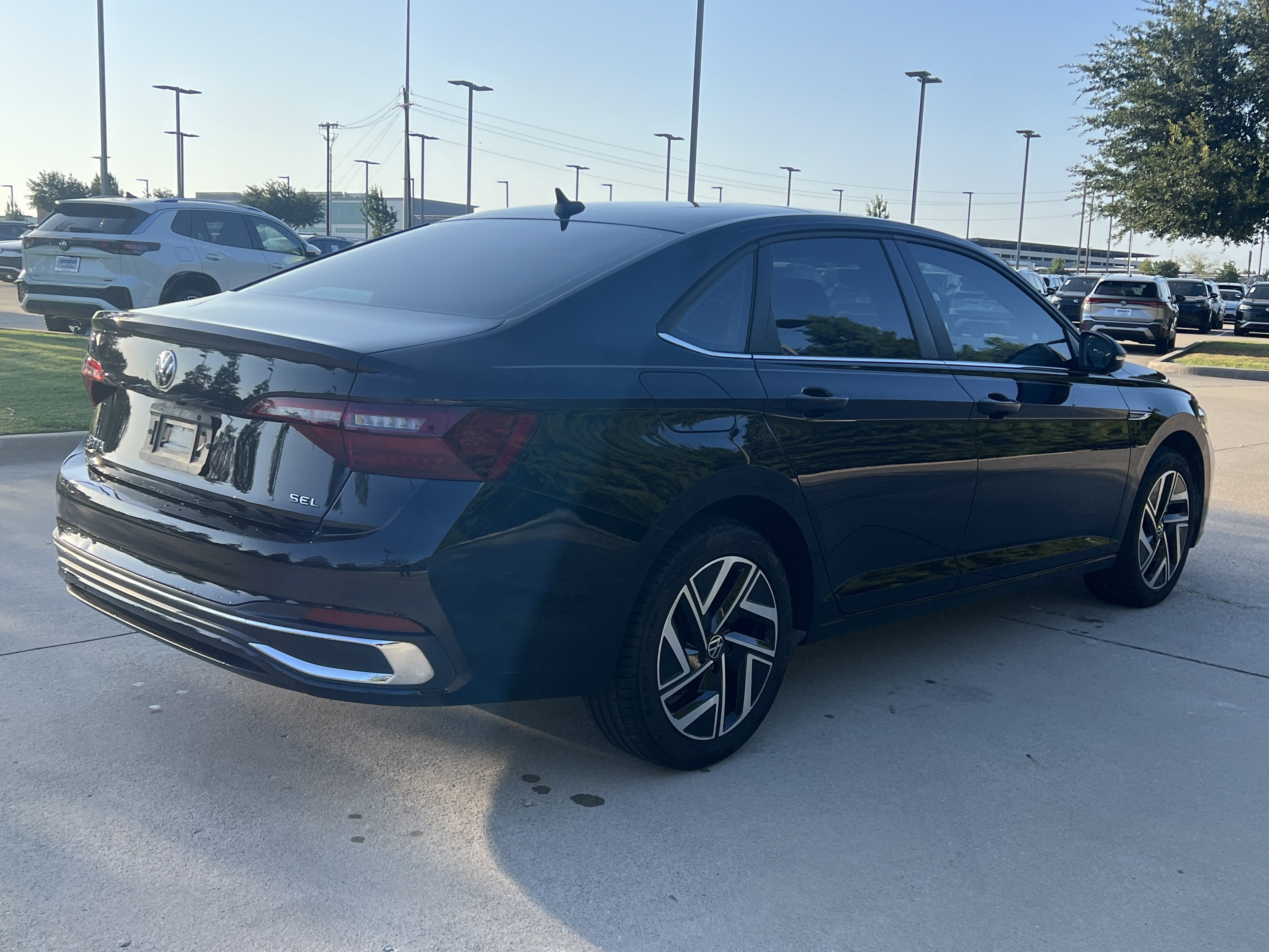 Certified 2022 Volkswagen Jetta SEL FWD image 9