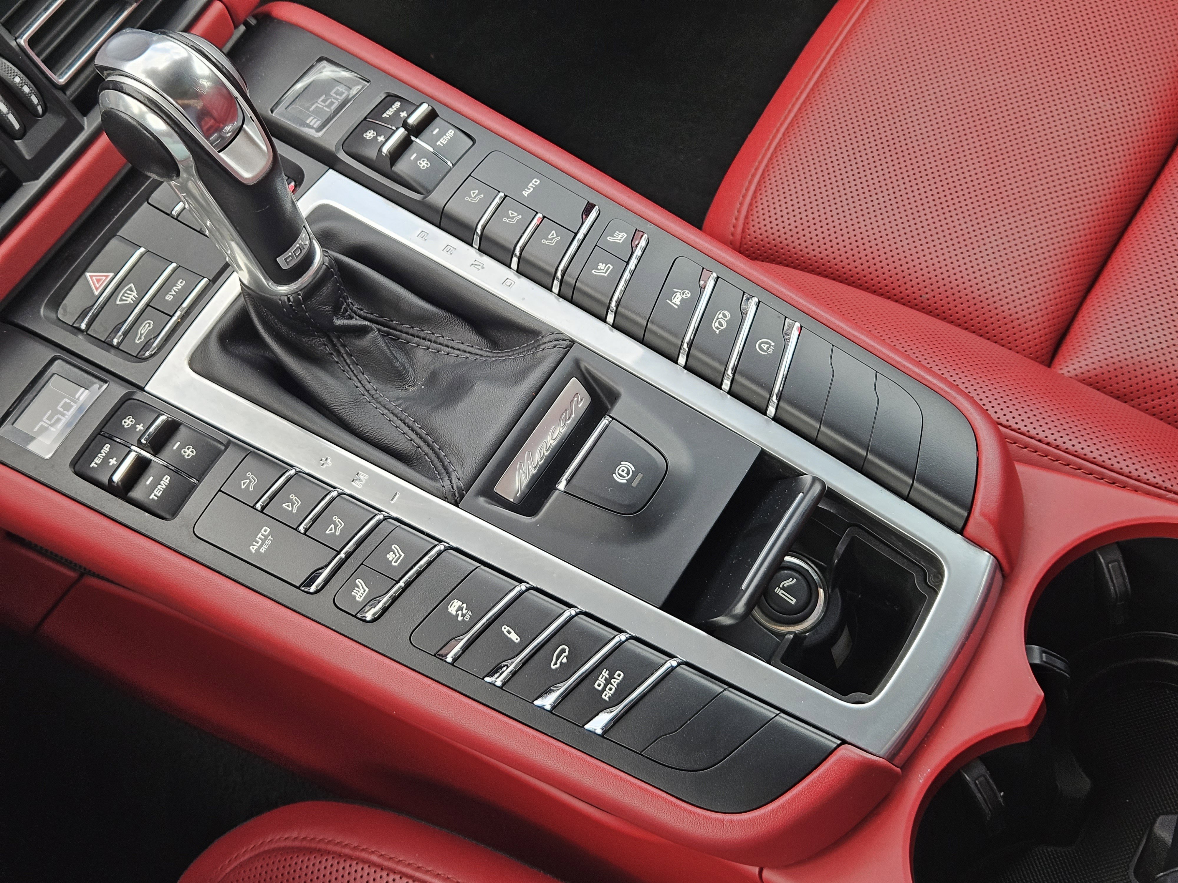 Used 2021 Porsche Macan Turbo image 20