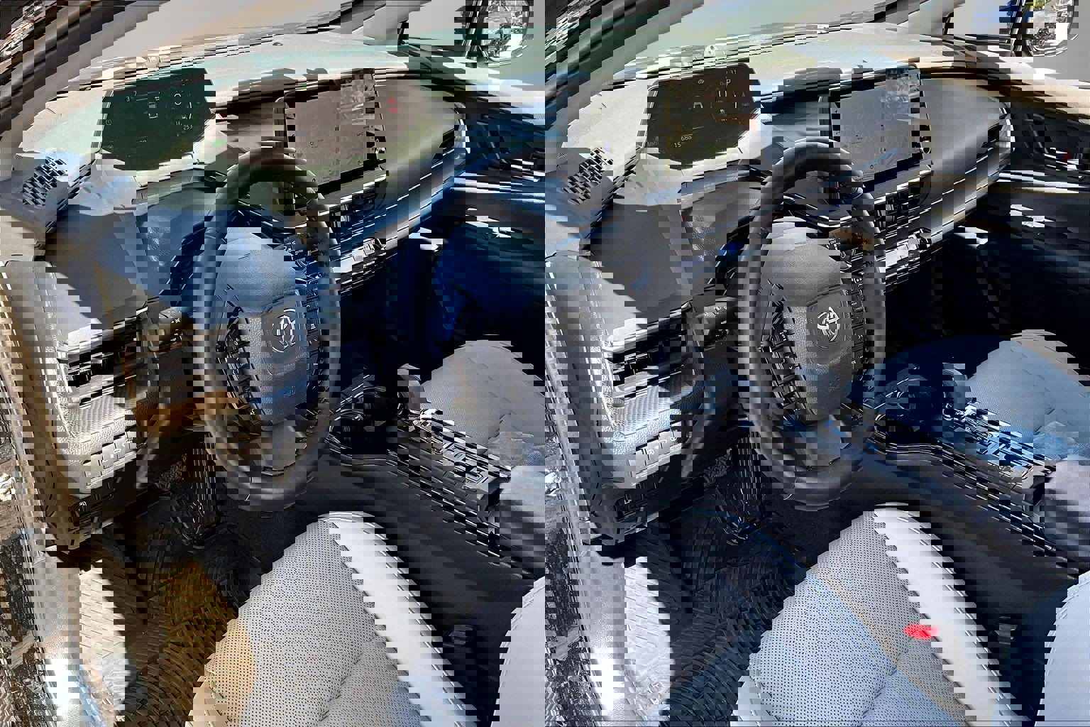 Used 2024 Toyota Prius XLE image 17