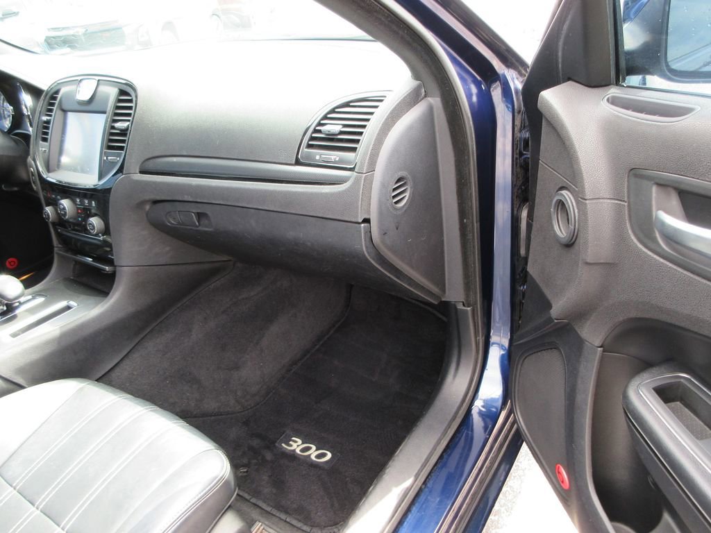 Used 2014 Chrysler 300 S image 19