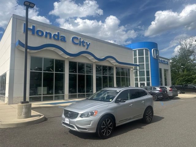 Used 2017 Volvo XC60 T6 Dynamic w/ Preferred Option Package AWD/4WD image 2