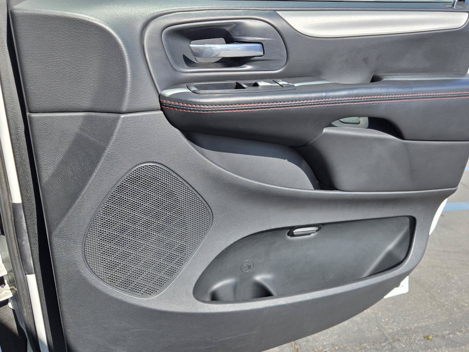 Used 2014 Dodge Grand Caravan R/T w/ Driver Convenience Group FWD image 28