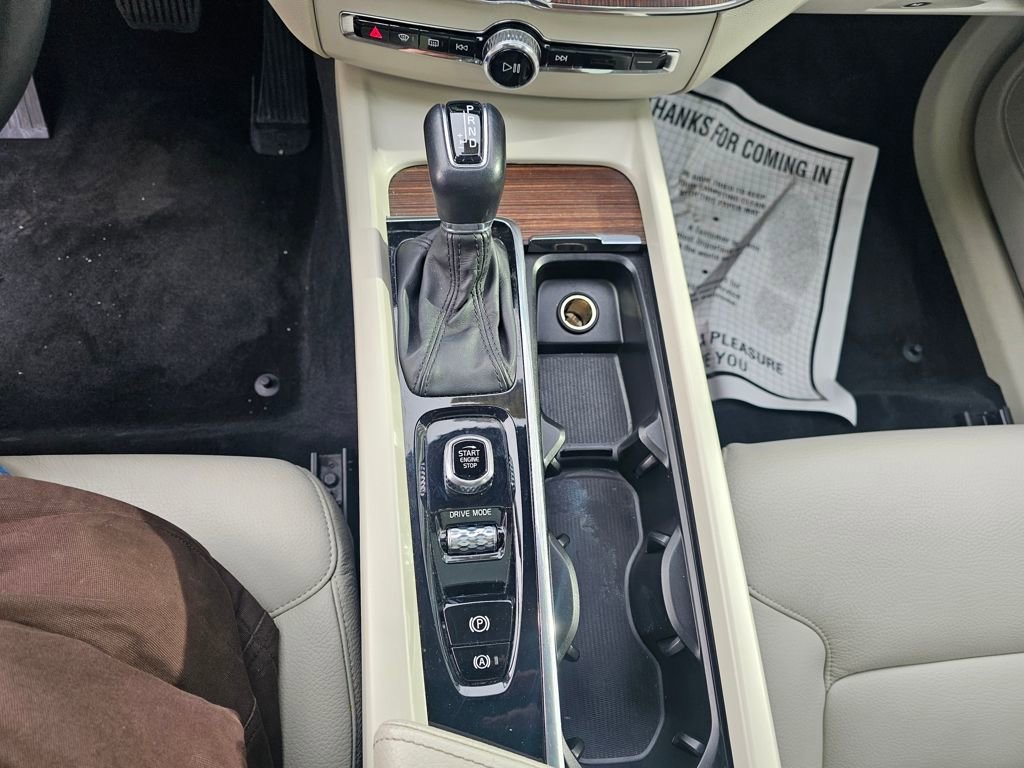 Used 2021 Volvo XC60 T5 Momentum image 24