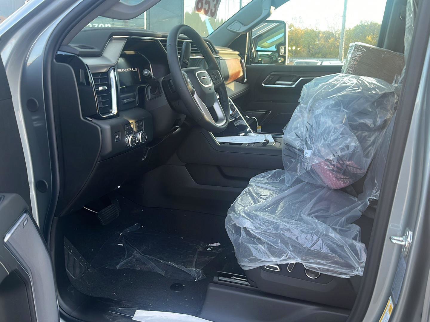 New 2026 GMC Sierra 3500 Denali w/ Denali Reserve Package image 3