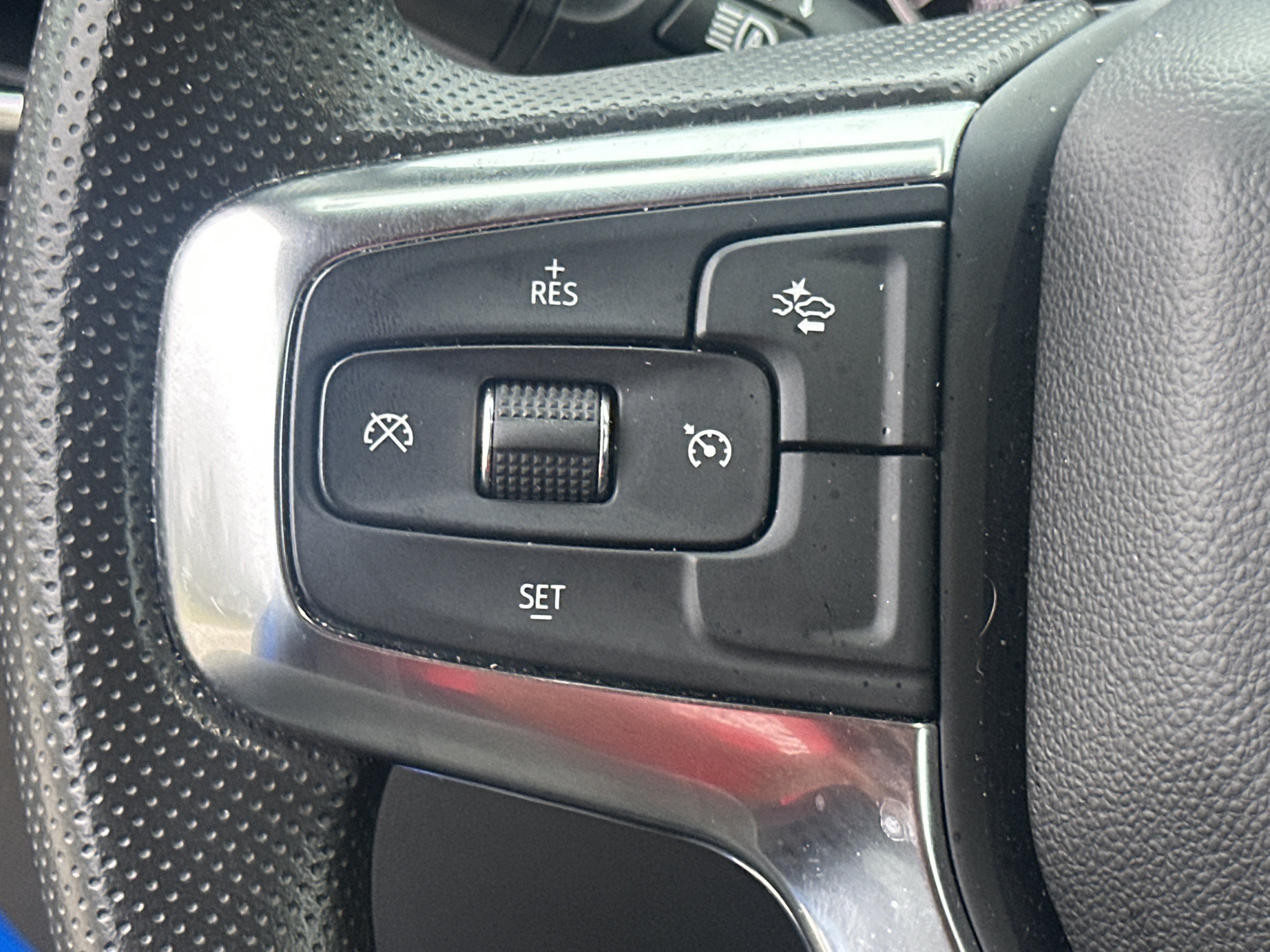 Used 2025 Chevrolet Blazer LT AWD/4WD image 24
