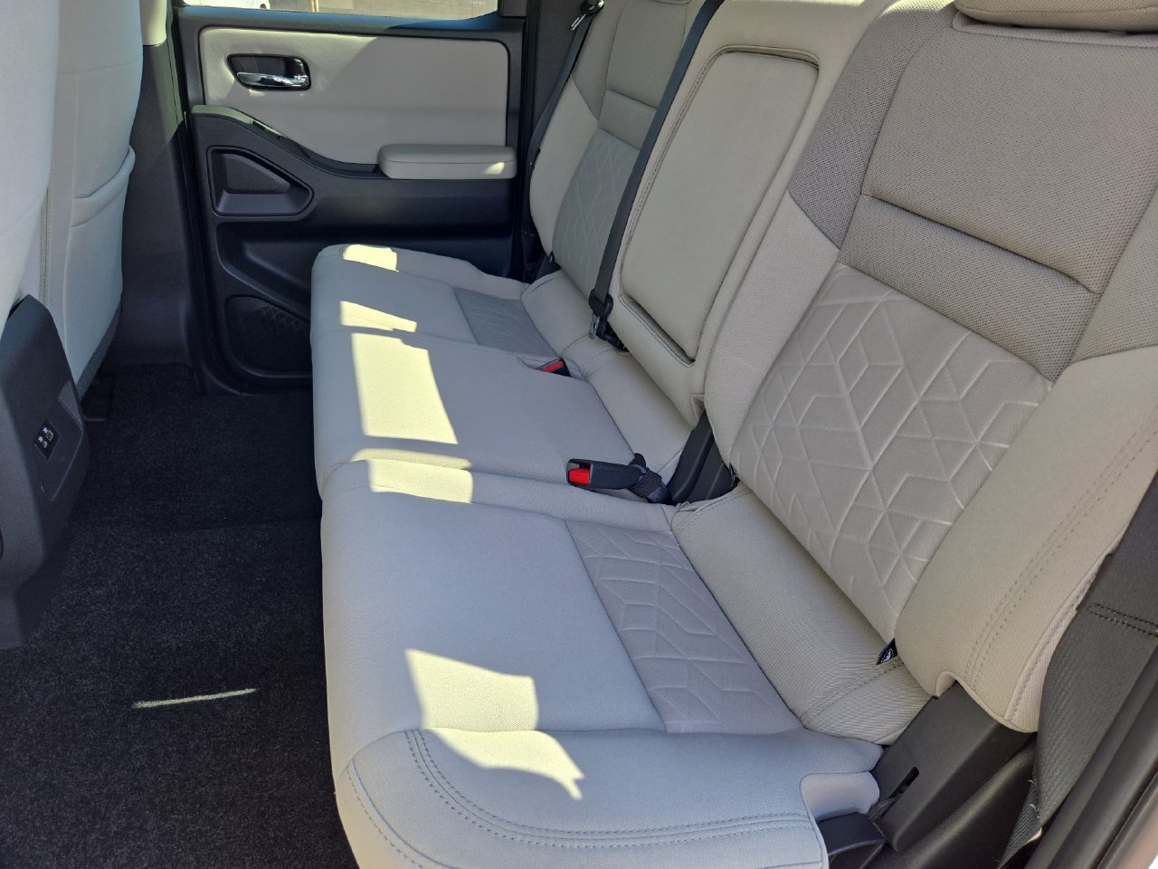 Used 2025 Nissan Frontier SV RWD image 13