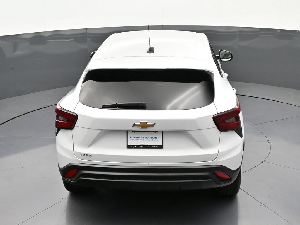 Used 2024 Chevrolet Trax LS FWD image 19