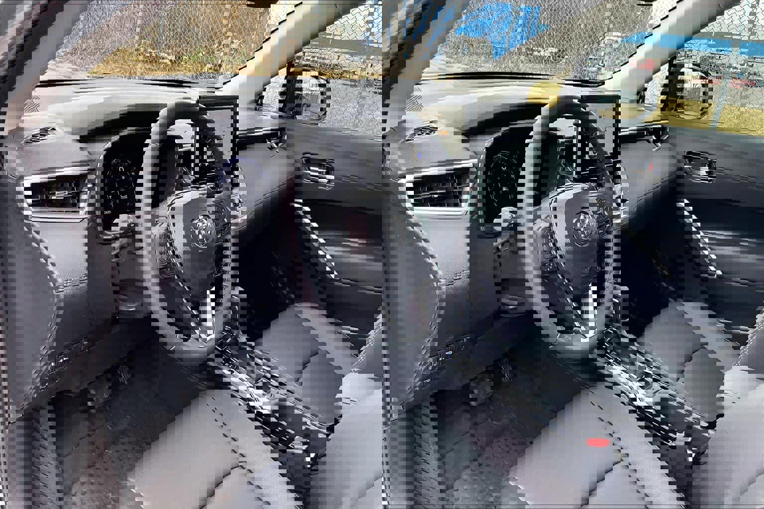 Used 2025 Toyota Corolla Cross XLE w/ Convenience Package image 17