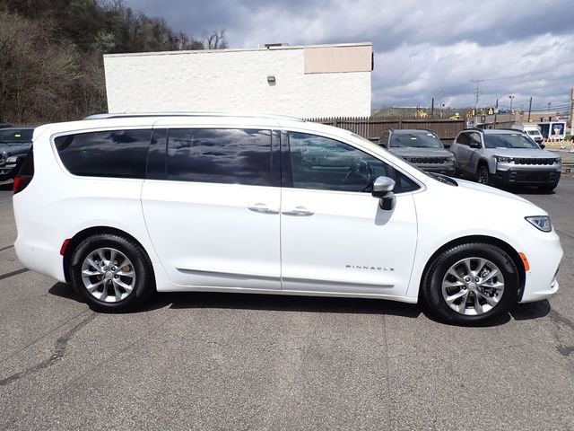 Used 2023 Chrysler Pacifica Pinnacle image 8