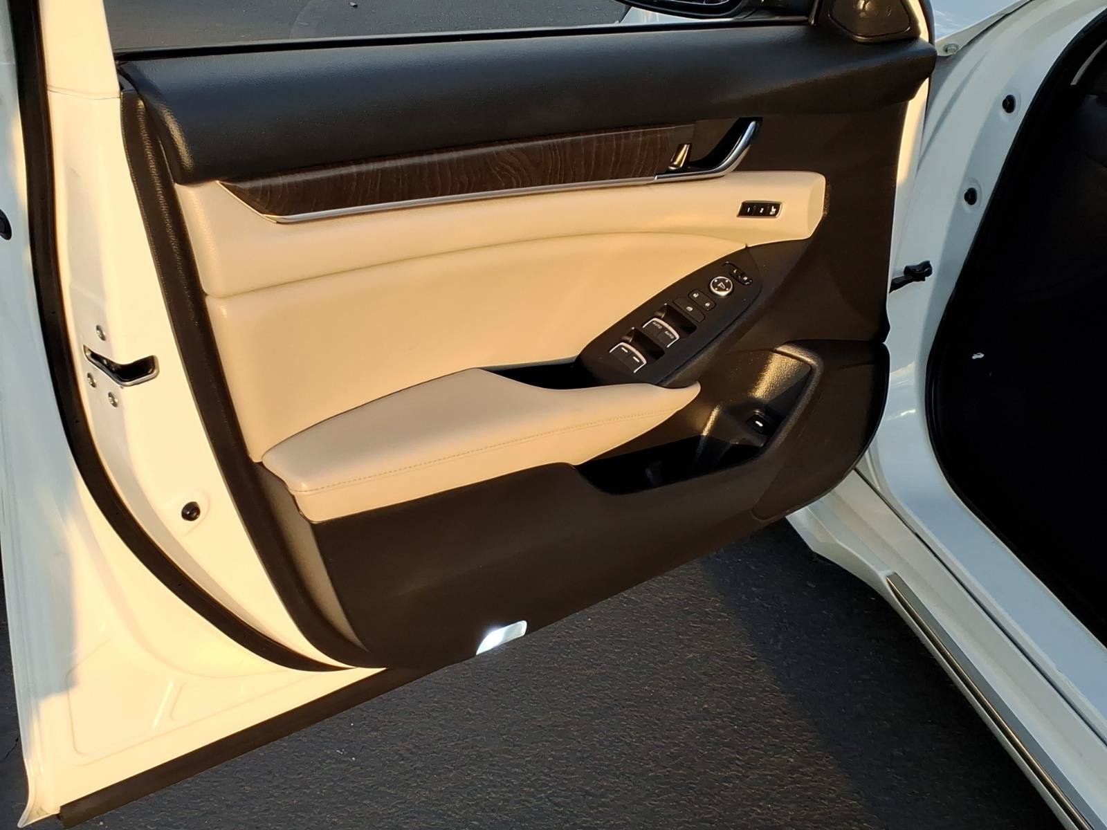 Used 2022 Honda Accord Touring image 13