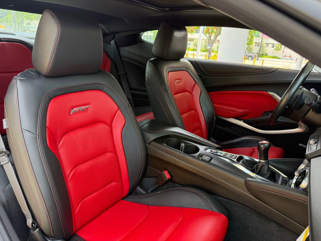 Used 2021 Chevrolet Camaro SS RWD image 17