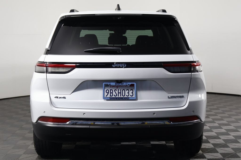 Used 2022 Jeep Grand Cherokee Limited w/ Luxury Tech Group II AWD/4WD image 5
