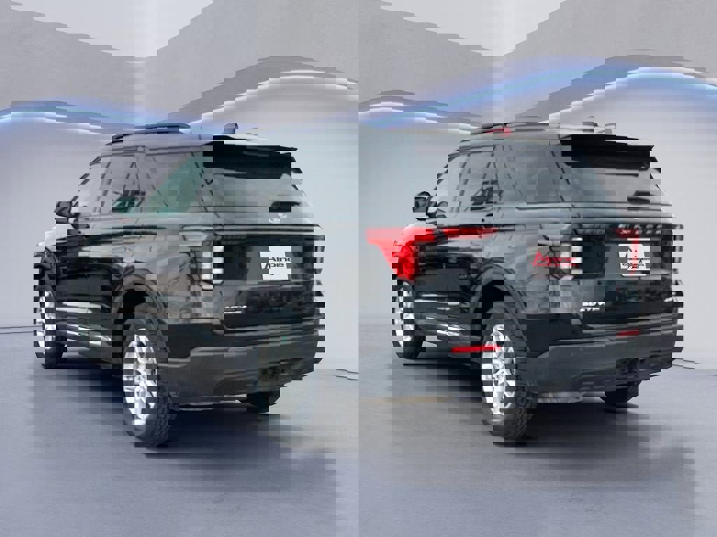 Used 2025 Ford Explorer Active image 3