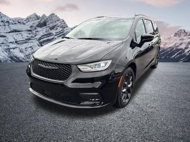 New 2026 Chrysler Pacifica Limited w/ Uconnect Theater Family Group image 7