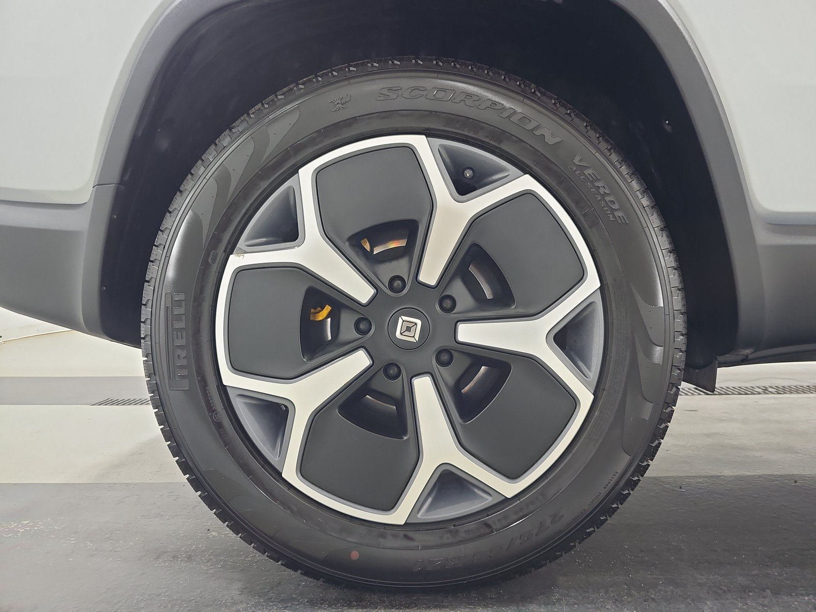 Used 2024 Rivian R1S Adventure AWD/4WD image 12