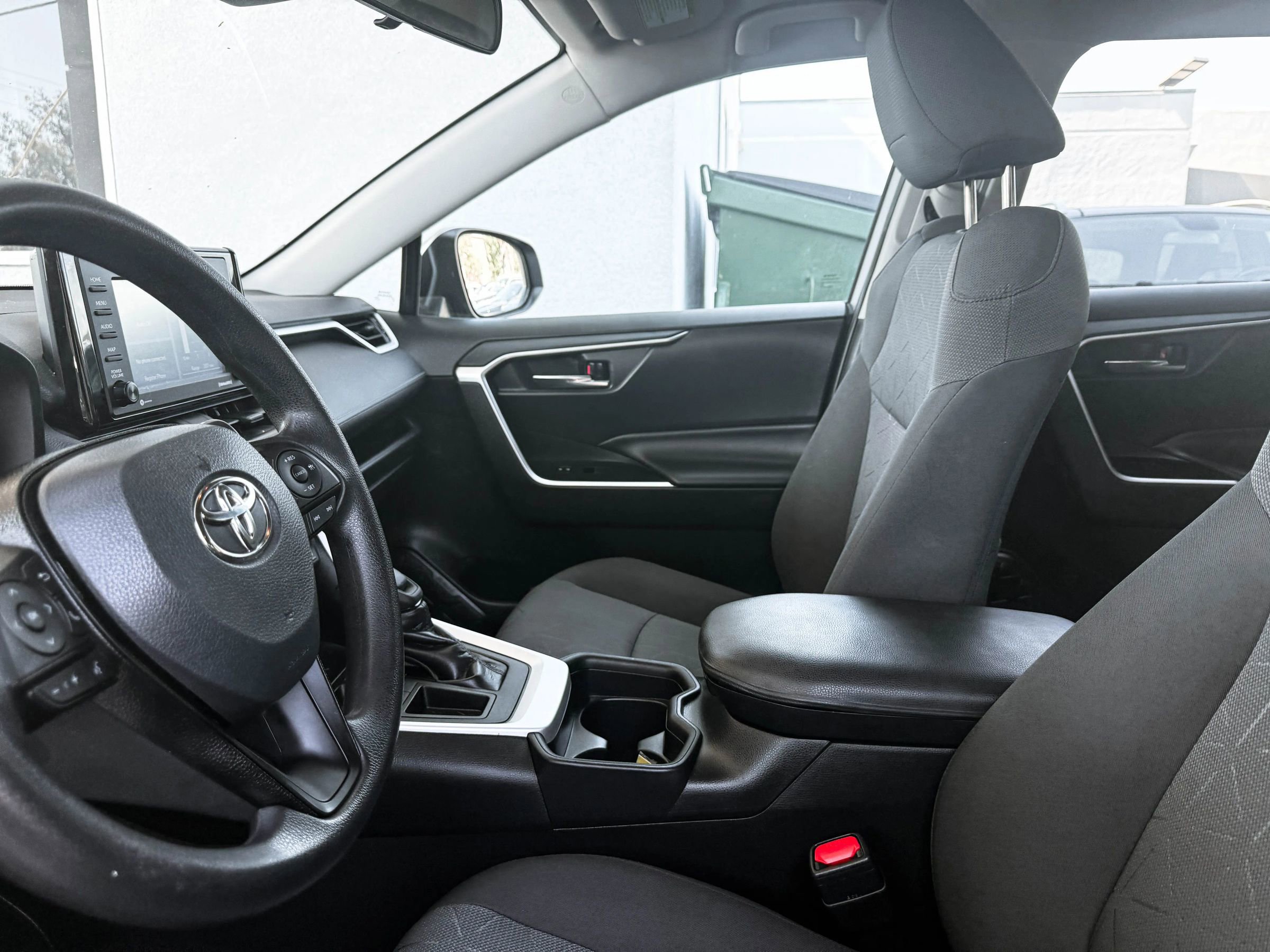 Used 2020 Toyota RAV4 XLE image 21