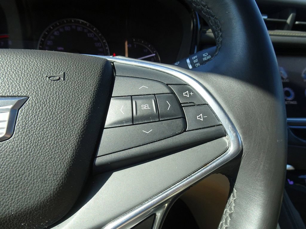 Used 2017 Cadillac XT5 Luxury w/ Driver Awareness Package FWD image 22