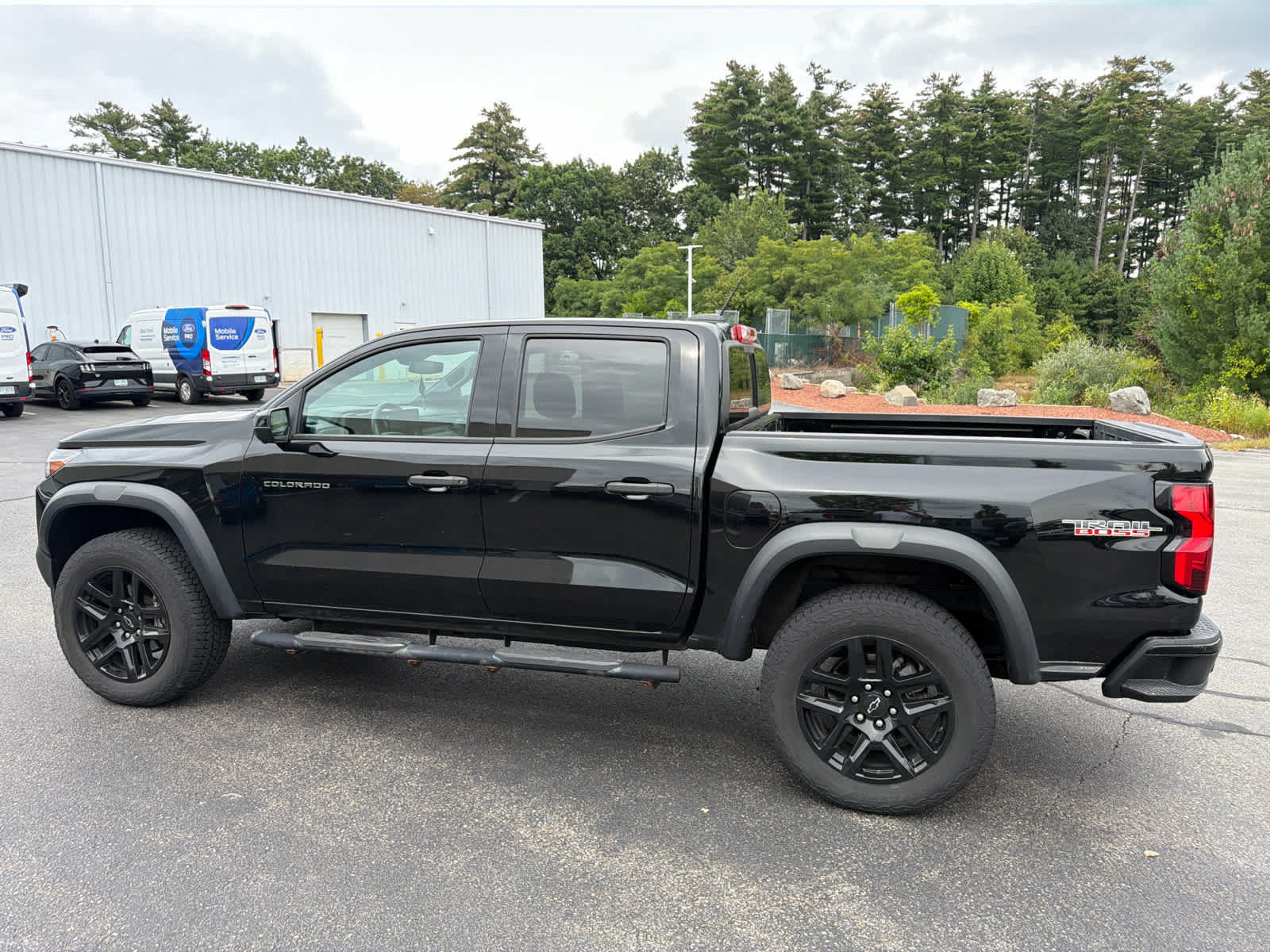 Used 2024 Chevrolet Colorado Trail Boss w/ Technology Package AWD/4WD image 13