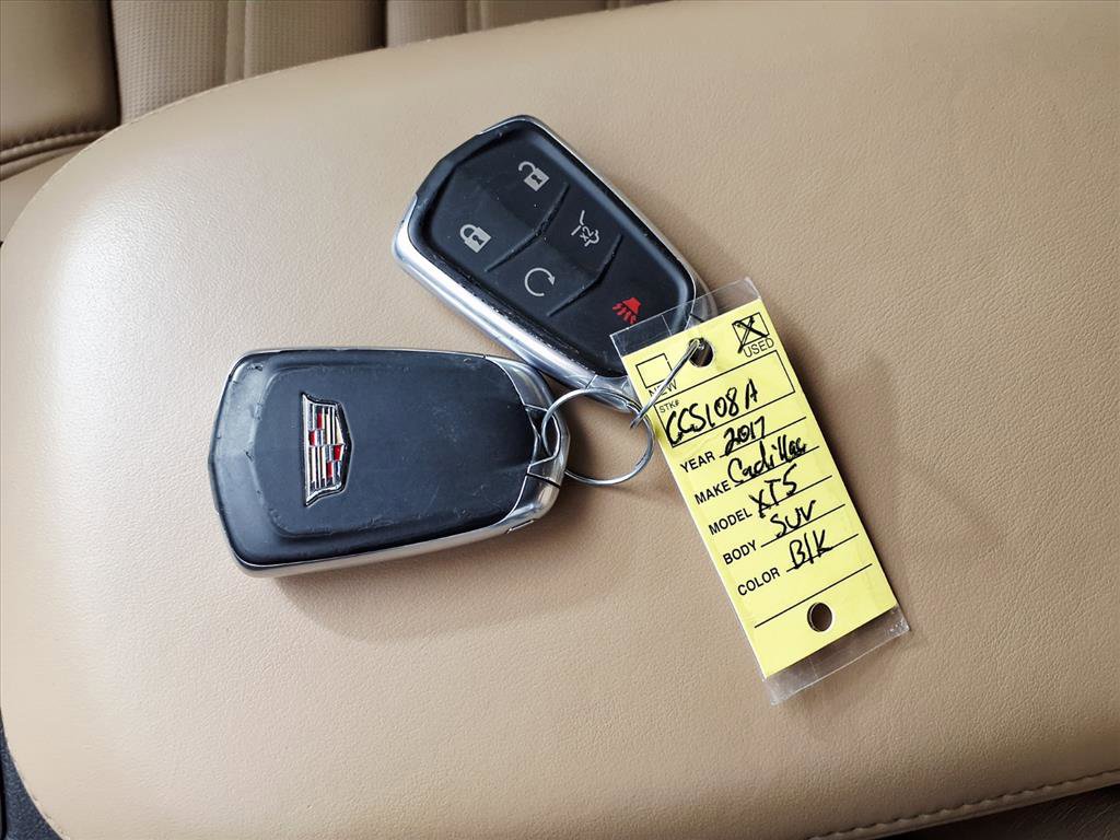 Used 2017 Cadillac XT5 Platinum w/ Driver Assist Package image 24