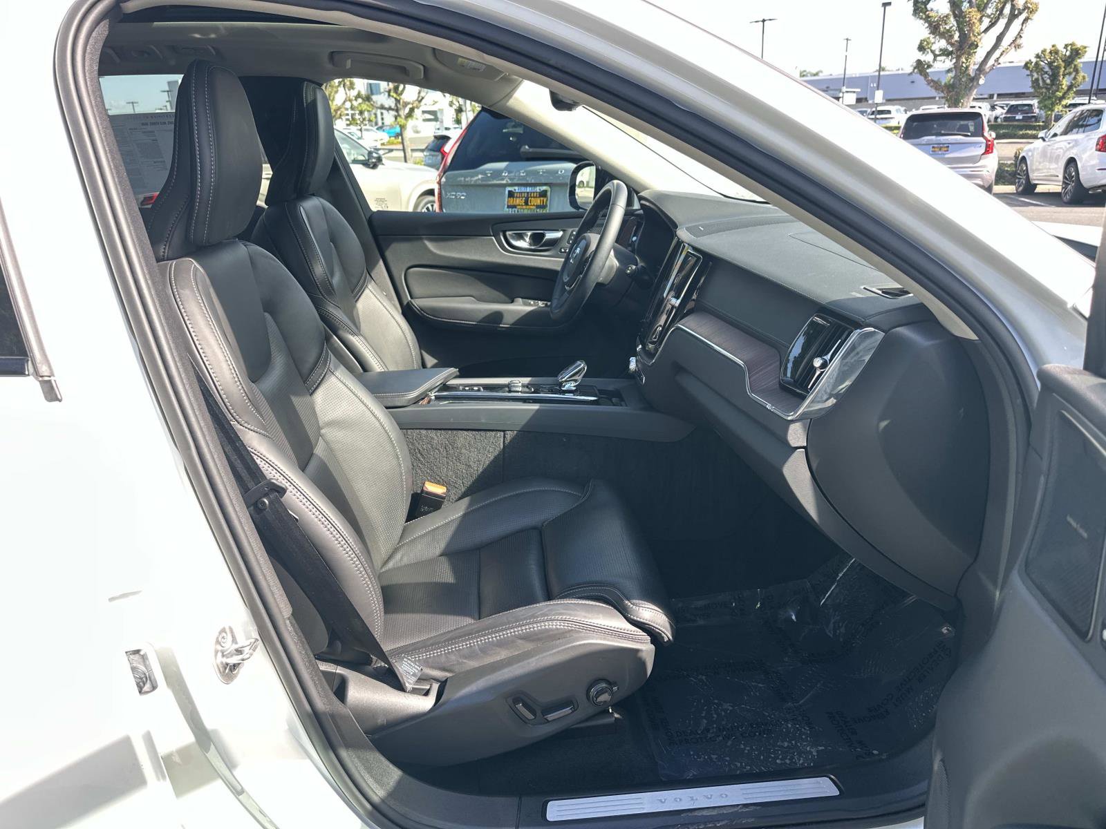 Certified 2023 Volvo XC60 B5 Ultimate image 25