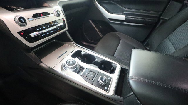 Used 2022 Ford Explorer XLT image 18