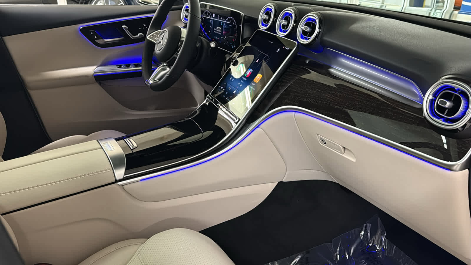 New 2026 Mercedes-Benz GLC 300 4MATIC image 36