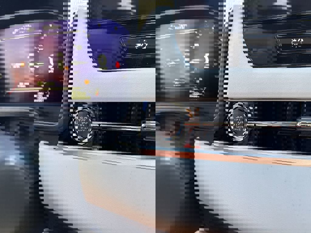 New 2025 Mitsubishi Outlander SE image 35