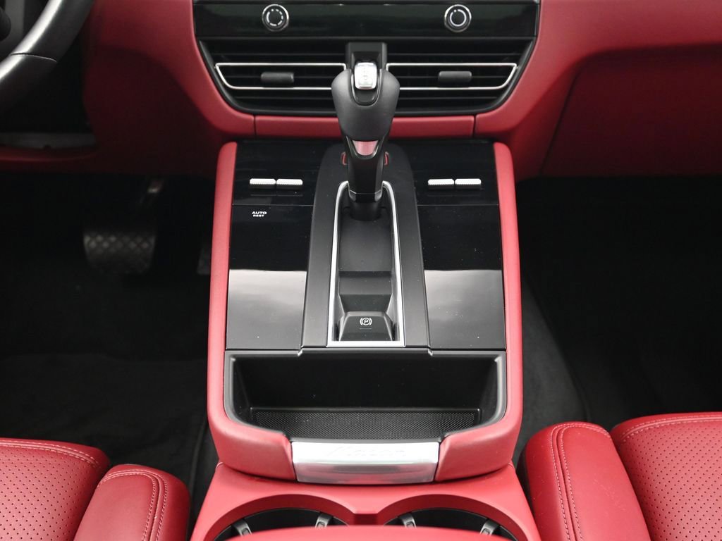 Certified 2022 Porsche Macan GTS AWD/4WD image 10