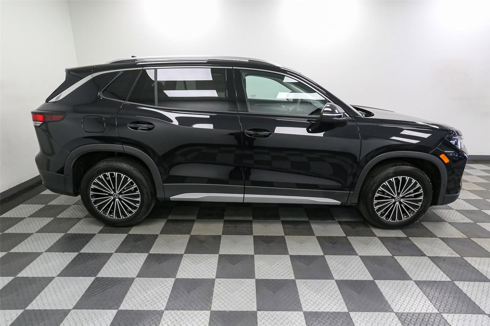 New 2026 Volkswagen Tiguan S AWD/4WD image 7