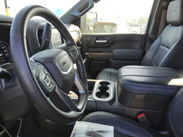 Used 2025 Chevrolet Suburban LT AWD/4WD image 4