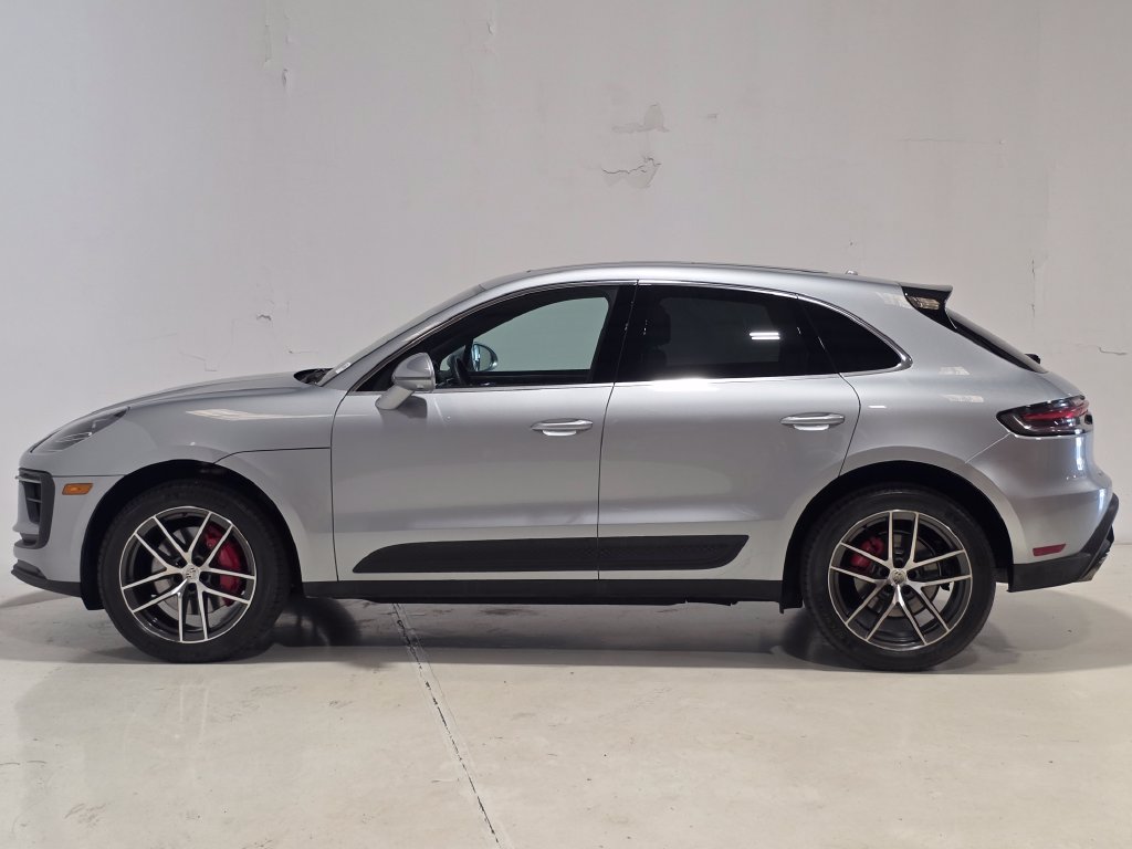 Certified 2023 Porsche Macan S AWD/4WD image 2