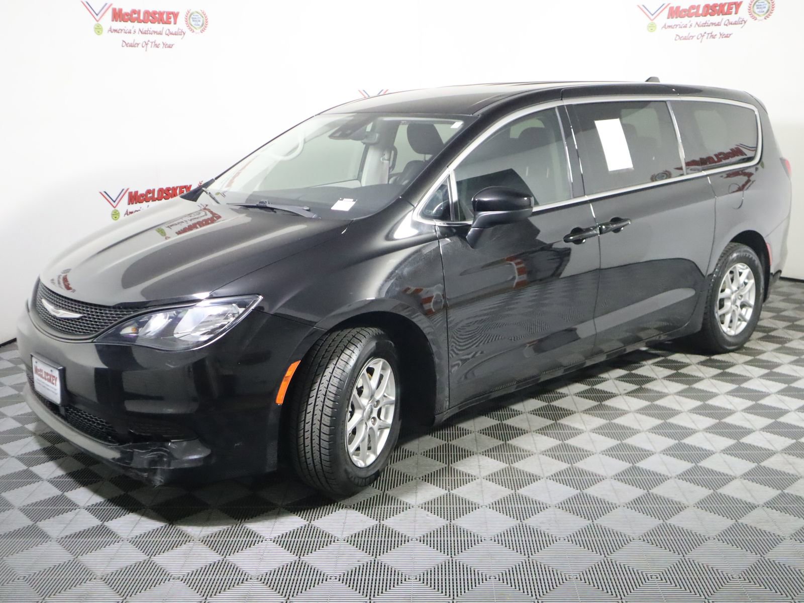Used 2024 Chrysler Voyager LX image 13